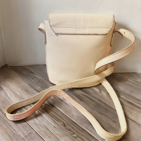 💥Vintage Unisa Elegant Cream Crossbody Bag - Picture 2 of 7